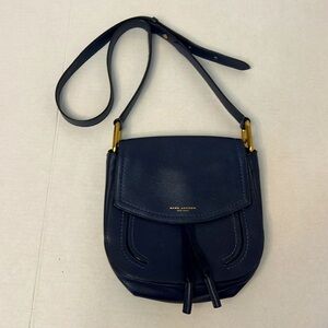 MARC JACOBS NAVY BLUE LEATHER CROSSBODY SADDLE BAG